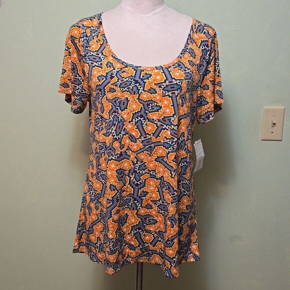 Lularoe Classic Tee - Picture 1 of 6